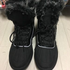 Snow boots